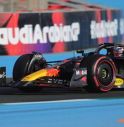 Gp Arabia Saudita, Verstappen pole davanti a Leclerc: Bearman undicesimo