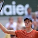 Sinner nuovo numero 1 del mondo, Djokovic si ritira dal Roland Garros 