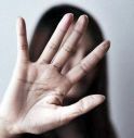 Picchia la moglie e la raggiunge in ospedale: arrestato nella stanza di degenza