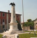 Nuova luce per il monumento dei Caduti