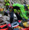 Tre interventi di soccorso alpino in poche ore: tre feriti gravi recuperati nei boschi e sulle cime 