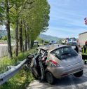 Scontro auto con autocarro, muore una donna