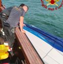 Scontro tra barche, tre persone finiscono in acqua