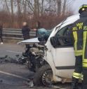 Scontro tra auto e furgone, muore il conducente del mezzo pesante: è trevigiano 