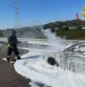 A4, rogo improvviso: auto avvolta dalle fiamme 