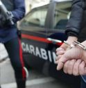 Ai domiciliari, va al bar: arrestato