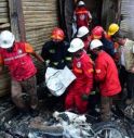 Inferno di fiamme in Bangladesh, oltre 80 morti