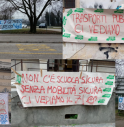 Tappezzate di striscioni le scuole trevigiane: 