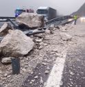 Maltempo, la strada cede: frana sull'autostrada