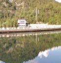 Emergenza al lago: l'auto di un pescatore di Quinto sprofonda nell'acqua