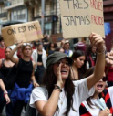 Ondata di violenze e quasi duemila fermi  per la rivolta dei liceali contro il governo