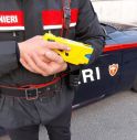 Colle Umberto, va in escandescenza al Centro Commerciale: lo fermano col taser