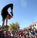 Sarmede domenica capitale del teatro di strada