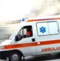 Sbanda, esce di strada con l'auto e si rovescia più volte: muore 21enne