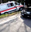 Ambulanza Croce Rossa si cappotta, paziente e volontari finiscono in ospedale