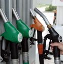 Benzina, prezzo ai massimi da 6 mesi. Sale anche il diesel