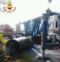 Camion perde carico in Circonvallazione: traffico in tilt