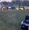 Asolo, colto da malore in auto, muore e si schianta contro motociclisti 