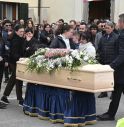 I funerali senza odio di Sara, trucidata dall'ex 