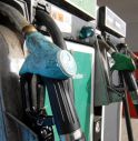 Benzina: controlli Gdf ai distributori, irregolari il 14%