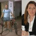 Rubano le bici all'assessore veneto Elena Donazzan. Lei insegue il ladro, recupera il maltolto e si sfoga su Facebook