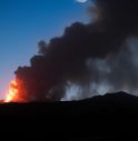 Etna, nuova eruzione: fontana di lava e violenti boati