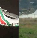 Fiumicino, Atr72 fuori pista: 2 feriti gravi. Nella notte sparisce logo Alitalia 