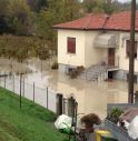 La piena del Piave sommerge terreni e arriva alle case