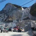 Carrara, frana alla cava: due operai sotto le rocce