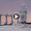 Il faro si trasforma in un palazzo ghiacciato, la magia sul Lago Michigan