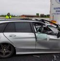 Tragico incidente in A4: l'auto finisce sotto il tir, il conducente perde la vita
