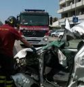 Intrappolato nel furgoncino: è grave