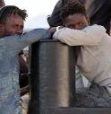 Migranti, calano gli arrivi. Più italiani all'estero