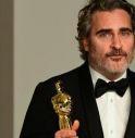 Joaquin Phoenix da Oscar, salva mucca e vitellino