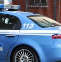 Pistole spianate, rappresentante rapinato davanti casa 