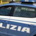  senza mascherina prende a calci poliziotti, arrestato