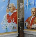 Nuovi affreschi per i due papi santi