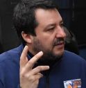 Lei spaccia? Matteo Salvini citofona