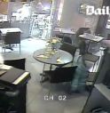 Assalto a bistrot nel video esclusivo del Daily Mail: 