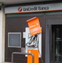 Colpo al bancomat con esplosivo e mazze