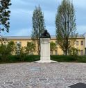 La piazzetta e la statua di Riccardo Selvatico riqualificate da Fondazione Roncade