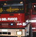 Auto contro casa, rotto un tubo del gas