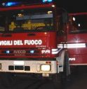 Capannone agricolo divorato dalle fiamme