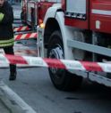 Auto si schianta contro un albero e prende fuoco: morti 2 cugini