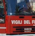 Brucia rifiuti all'aperto, arrivano i Vigili del Fuoco