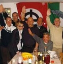 BUFFONI POSA TRA I SALUTI FASCISTI