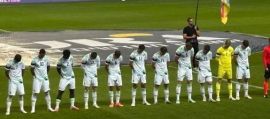 Gesto di protesta della nazionale irlandese contro Israele a Debrecen durante la sfida di Nations League Gesto di protesta della nazionale irlandese contro Israele a Debrecen durante la sfida di Nations League