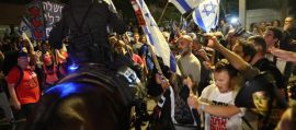 Israele, migliaia in piazza per rilascio ostaggi e voto anticipato