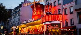 Francia, cadute le pale del Moulin Rouge a Parigi