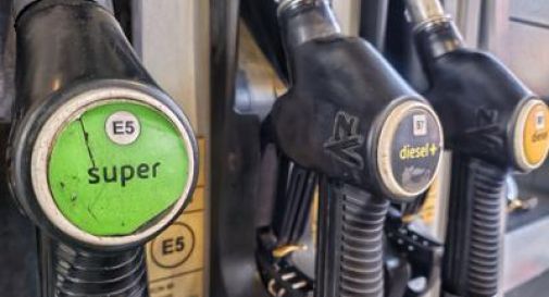 Carburanti, ecco quanti distributori fanno lo sconto su benzina e gasolio: la mappa regione per regione.